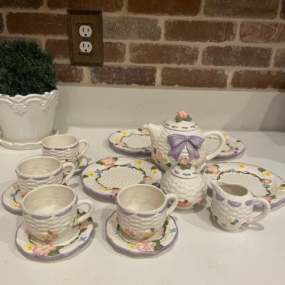 Children's Tea Set with Floral Design - Picture 4 of 6